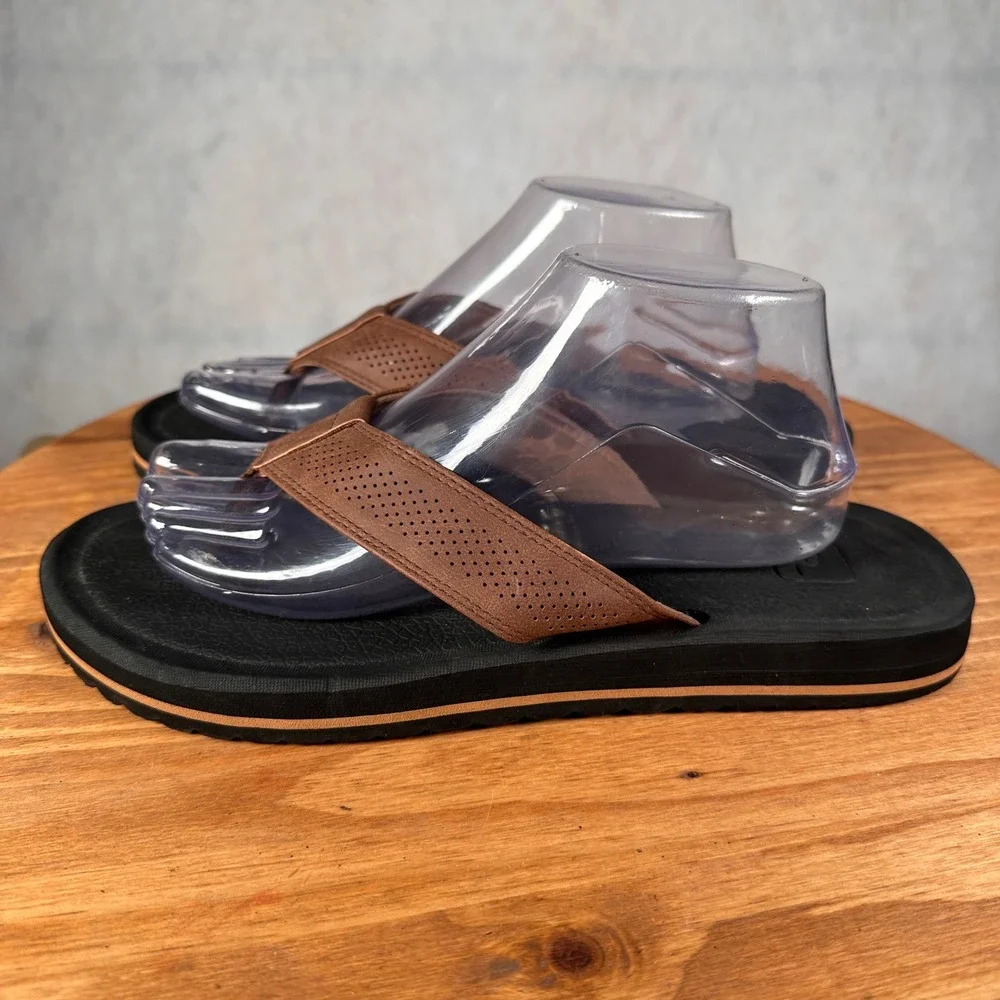 Rip Curl Flip Flop Sandals Mens 9.5 Brown Good Perforated Straps Thong Shoes